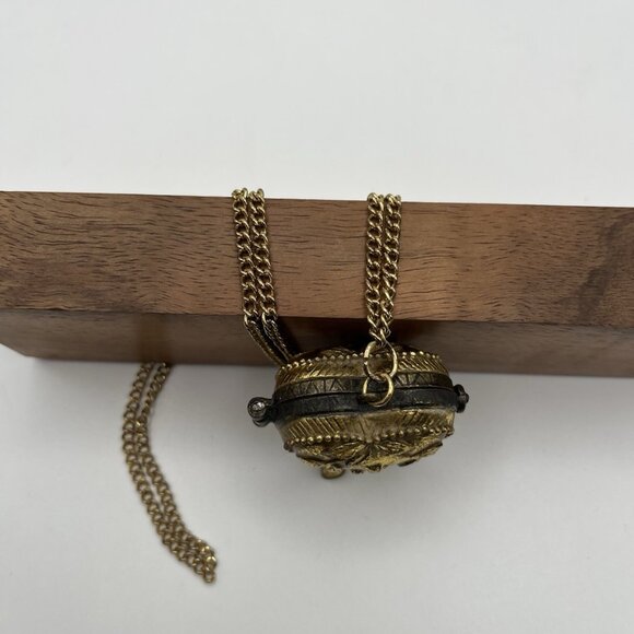 VTG Ornate Heart Trinket Locket Pendant Necklace Brass Floral Chunky Romantic - Picture 4 of 7